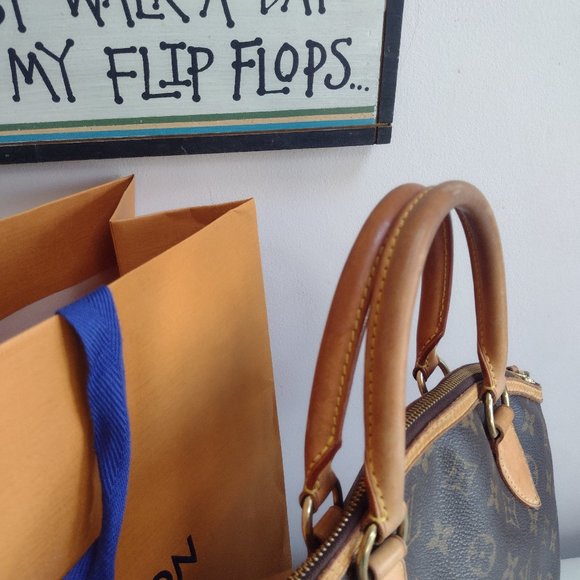 π§‘ Cute Louis Vuitton Lock Itπ§‘ - Picture 11 of 13